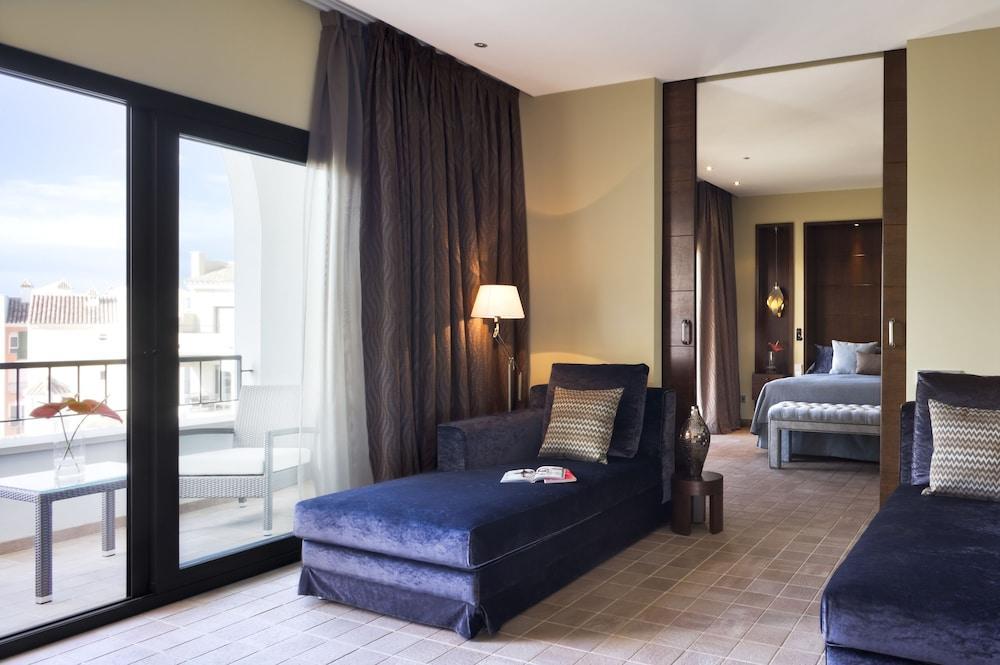 ดับเบิลทรี บาย ฮิลตัน ลา ตอเร กอล์ฟ แอนด์ สปา รีสอร์ต Hotel Roldan ภายนอก รูปภาพ Suite