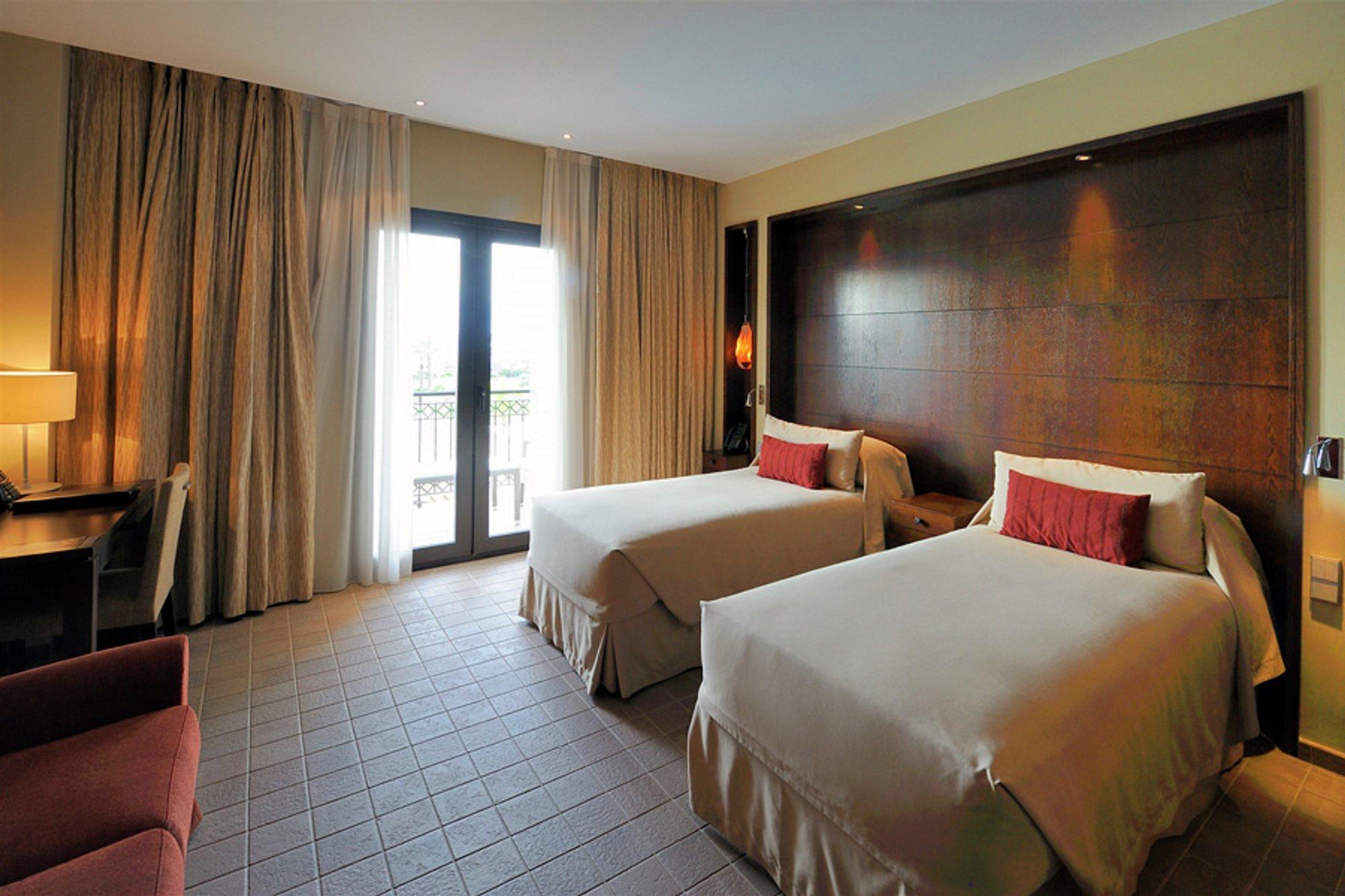 ดับเบิลทรี บาย ฮิลตัน ลา ตอเร กอล์ฟ แอนด์ สปา รีสอร์ต Hotel Roldan ภายนอก รูปภาพ Deluxe room