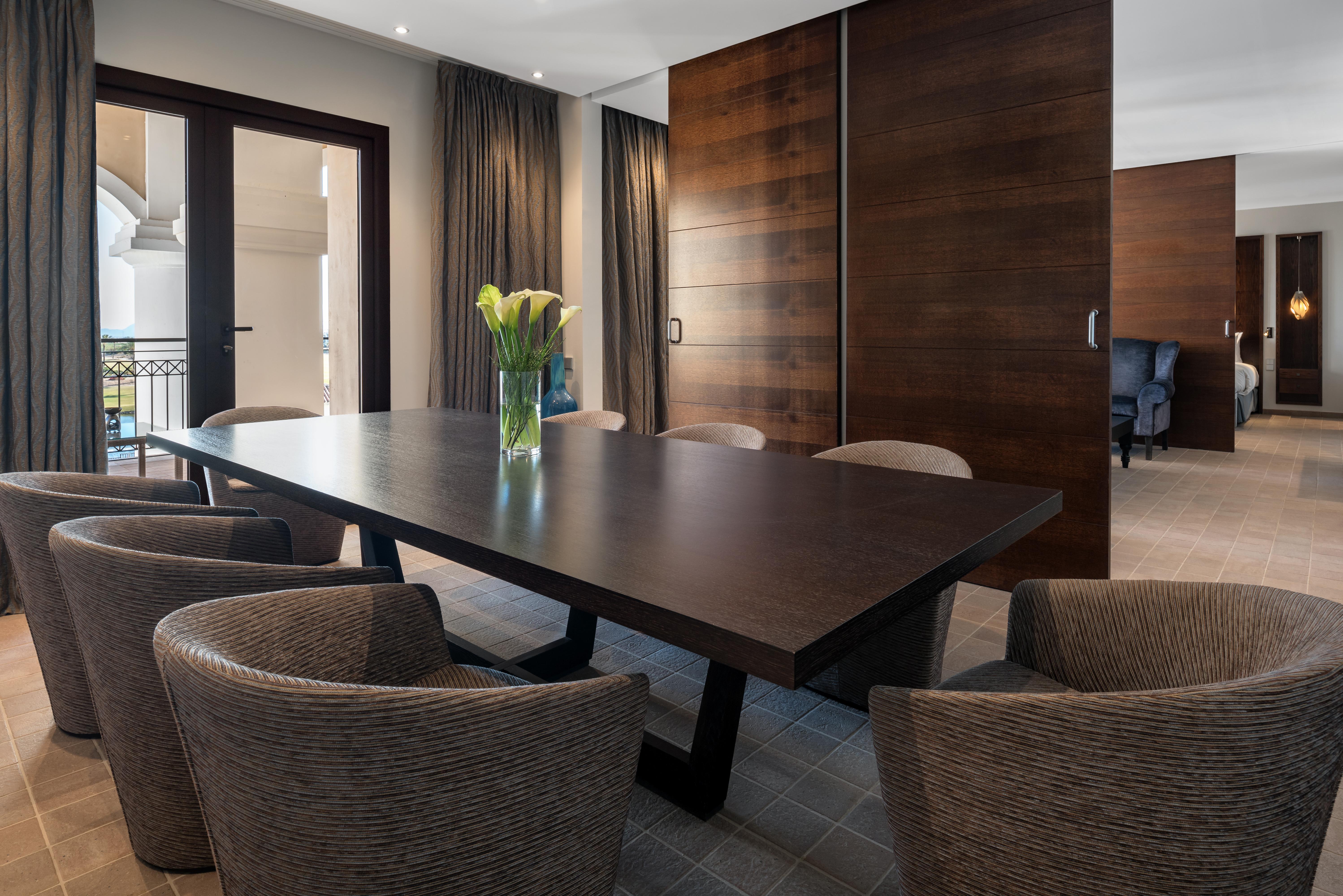ดับเบิลทรี บาย ฮิลตัน ลา ตอเร กอล์ฟ แอนด์ สปา รีสอร์ต Hotel Roldan ภายนอก รูปภาพ Interior of a suite at the Mandarin Oriental, Munich
