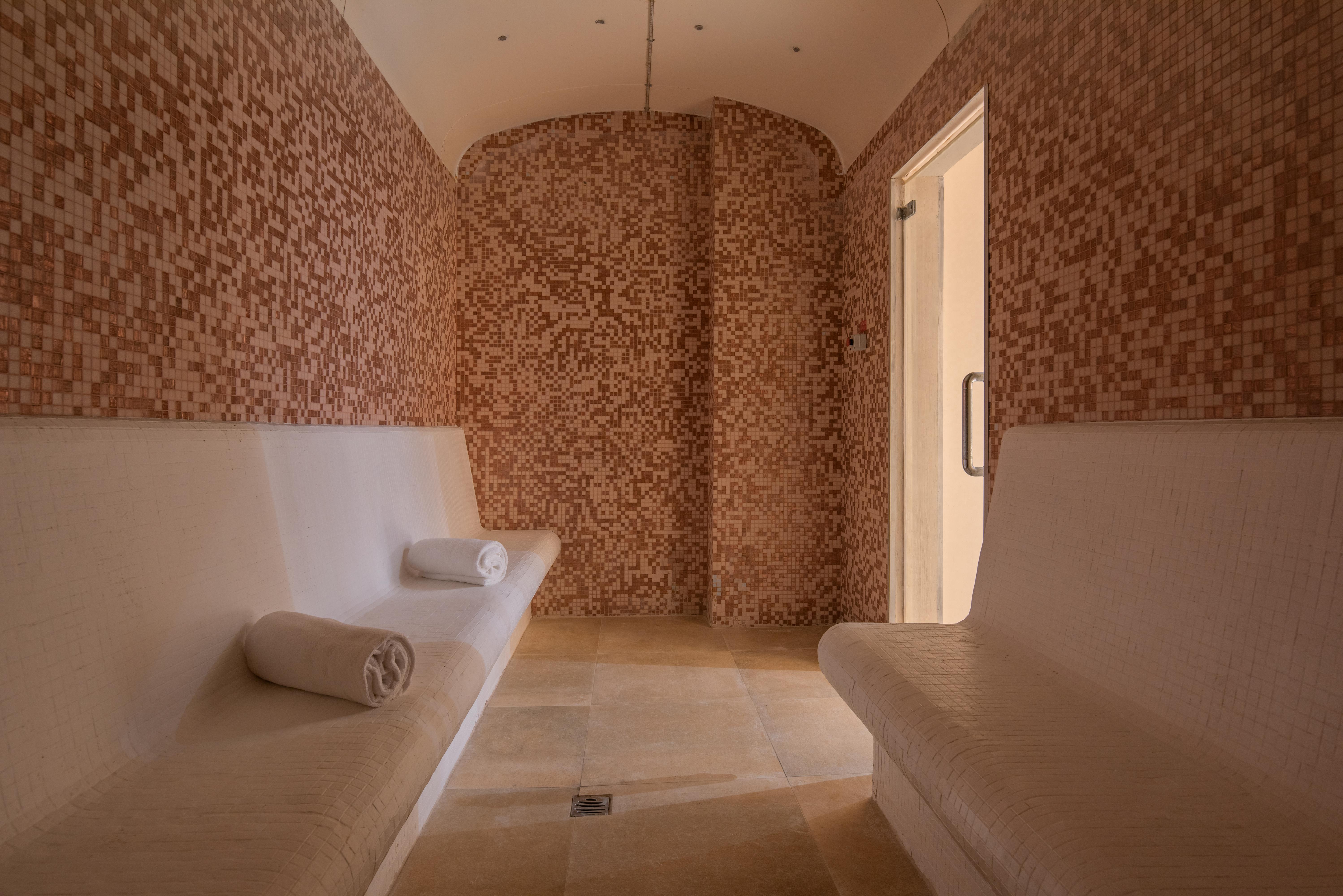 ดับเบิลทรี บาย ฮิลตัน ลา ตอเร กอล์ฟ แอนด์ สปา รีสอร์ต Hotel Roldan ภายนอก รูปภาพ A hammam in a spa