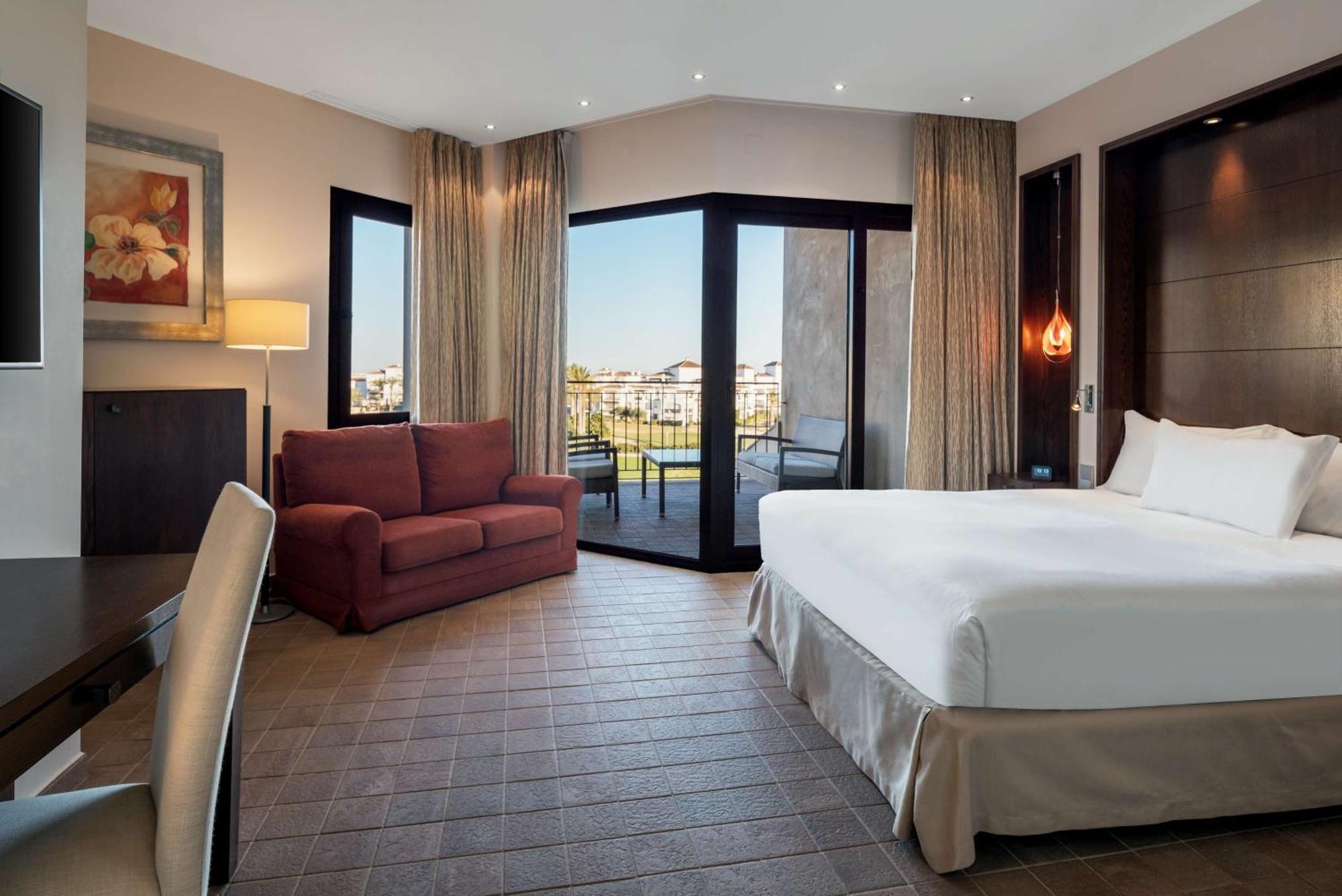 ดับเบิลทรี บาย ฮิลตัน ลา ตอเร กอล์ฟ แอนด์ สปา รีสอร์ต Hotel Roldan ภายนอก รูปภาพ A room at the hotel