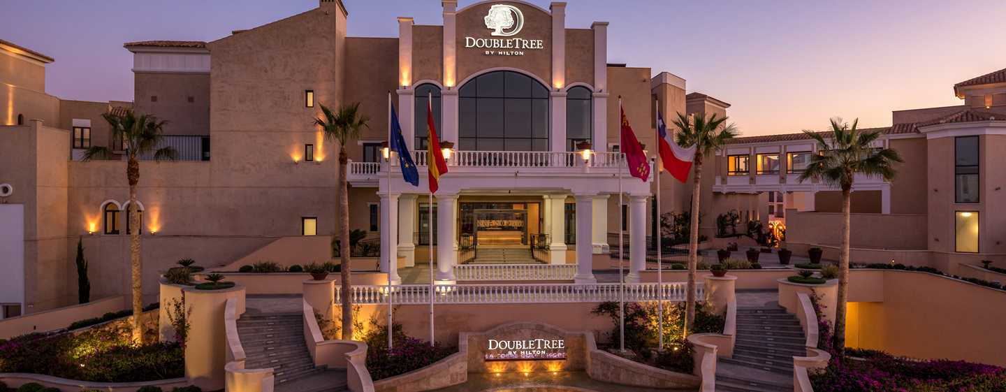 ดับเบิลทรี บาย ฮิลตัน ลา ตอเร กอล์ฟ แอนด์ สปา รีสอร์ต Hotel Roldan ภายนอก รูปภาพ DoubleTree by Hilton Hotel & Resort, Alexandria
