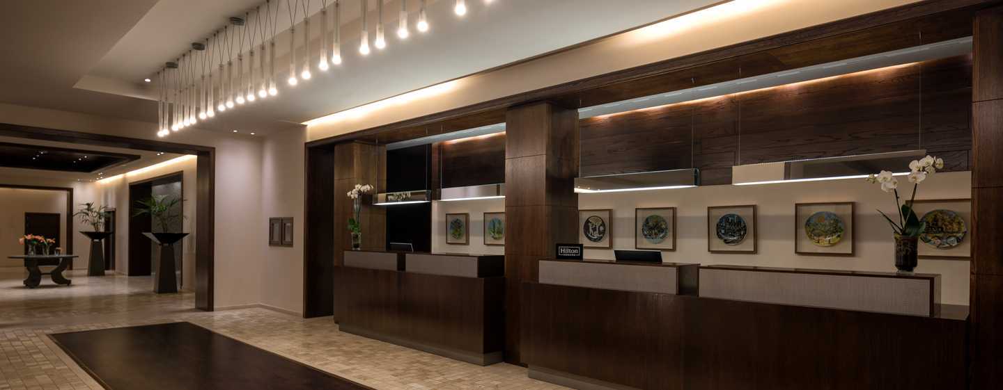 ดับเบิลทรี บาย ฮิลตัน ลา ตอเร กอล์ฟ แอนด์ สปา รีสอร์ต Hotel Roldan ภายนอก รูปภาพ The lobby of the hotel