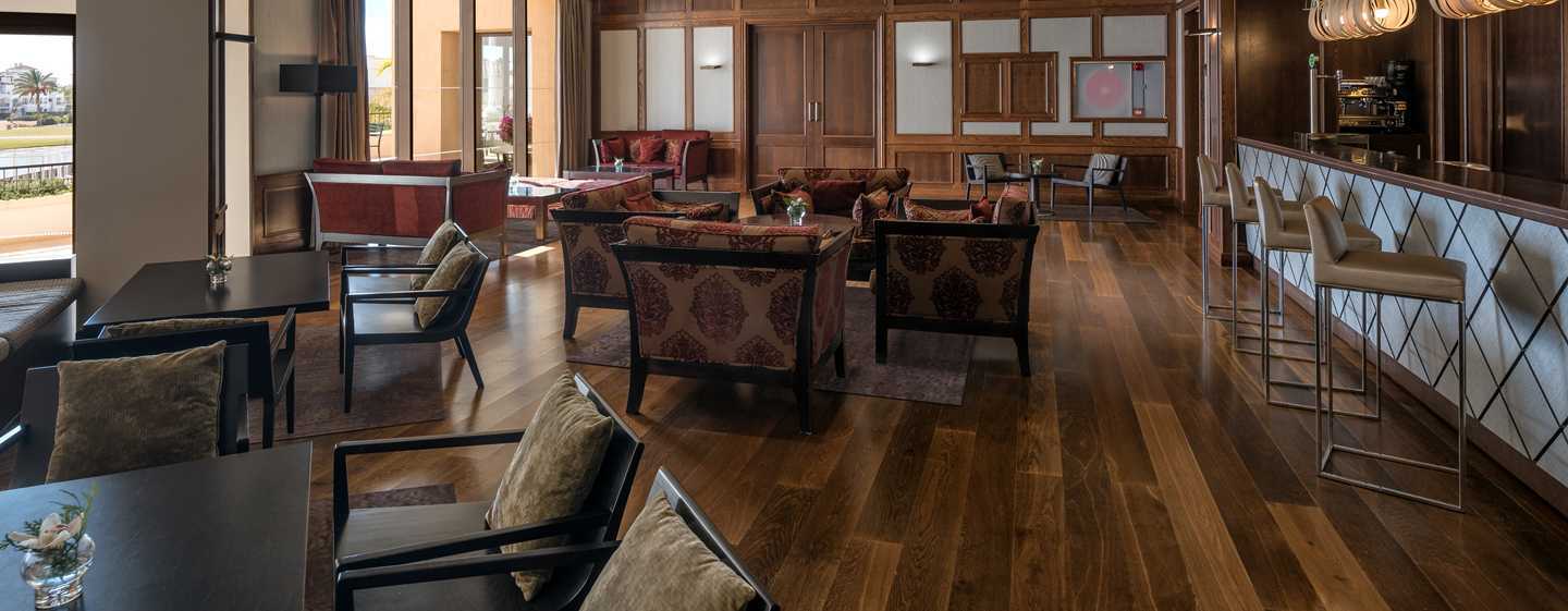 ดับเบิลทรี บาย ฮิลตัน ลา ตอเร กอล์ฟ แอนด์ สปา รีสอร์ต Hotel Roldan ภายนอก รูปภาพ Wood flooring