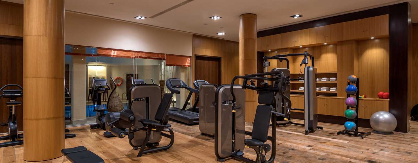ดับเบิลทรี บาย ฮิลตัน ลา ตอเร กอล์ฟ แอนด์ สปา รีสอร์ต Hotel Roldan ภายนอก รูปภาพ The gym at the hotel